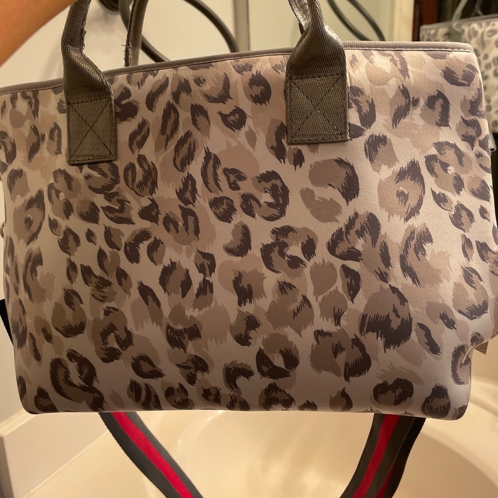 Neoprene tote/purse with strap